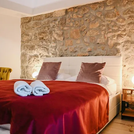 Nyaraló The House